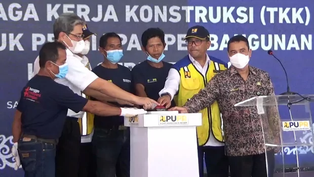 Kementerian PUPR menggelar pelatihan dan sertifikasi tenaga kerja konstruksi (TKK) untuk pembangunan Ibu Kota Negara (IKN) Nusantara di Kalimantan Timur. 