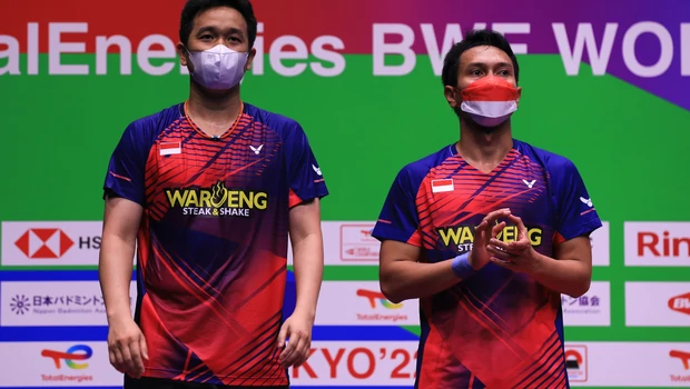Pasangan ganda putra Indonesia Mohammad Ahsan/Hendra Setiawan mempersembahkan medali perak untuk Indonesia di ajang BWF World Championship.