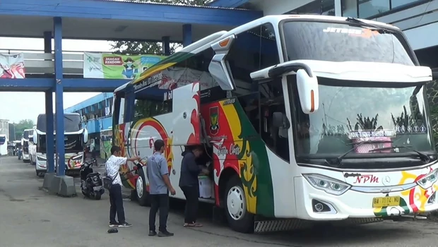 Bus NPM jurusan Bogor-Padang, menunggu penumpang di Terminal Baranangsiang, Kota Bogor, Jawa Barat, Selasa 6 September 2022.