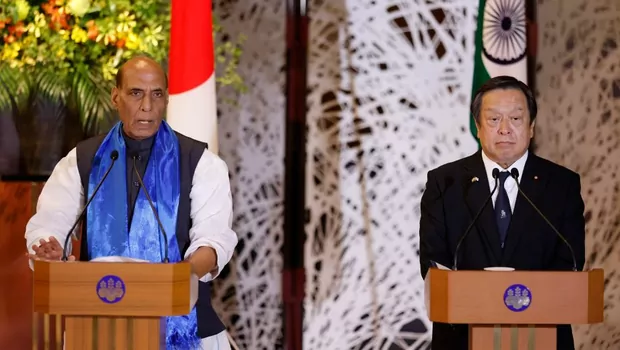 Menteri Pertahanan India Rajnath Singh (kiri) dan Menteri Pertahanan Jepang Yasukazu Hamada berbicara dalam konferensi pers di Iikura Guest House di Tokyo pada Kamis 8 September 2022. 