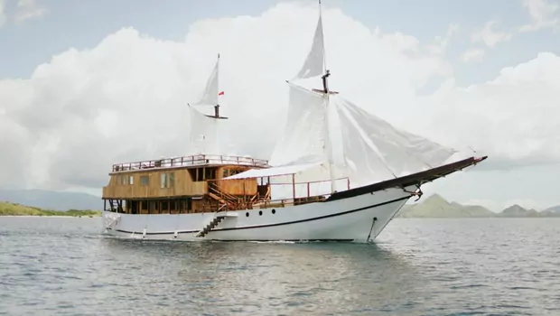 Zada Liveaboard group menyediakan kapal mewah buat wisatawan berlibur di Labuan Bajo.