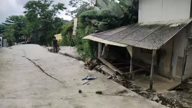 Kondisi wilayah bencana pergerakan tanah di di Desa Bojongkoneng, Kecamatan Babakanmadang, Kabupaten Bogor, Jumat 16 September 2022
