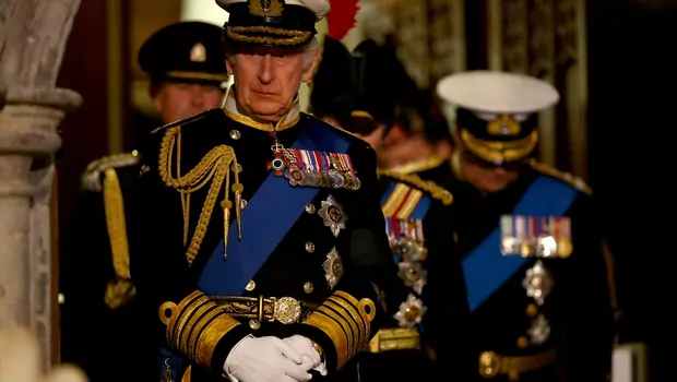 Raja Charles III tiba di Istana Westminster,  London pada 16 September 2022.