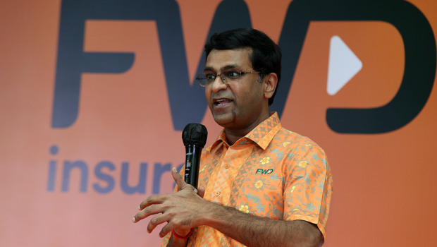 President Director FWD Insurance Anantharaman Sridharan memberikan paparan saat peluncuran platform digital “SME Connect” di Jakarta.