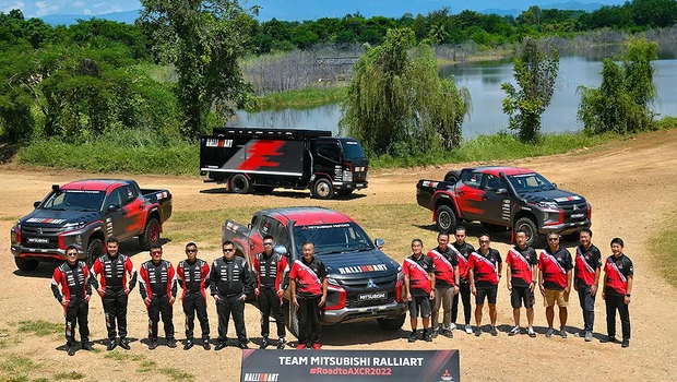 Tim Mitsubishi Ralliart yang akan berkompetisi di ajang Asia Cross Country Rally (AXCR) pada 21-26 November di Thailand dan Kamboja.