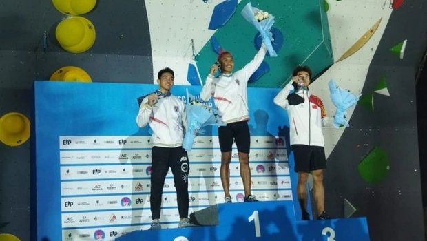 Pemanjat tebing Indonesia Aspar Jaelolo memastikan medali emas nomor speed putra Piala Dunia Panjat Tebing IFSC 2022 Seri Jakarta.