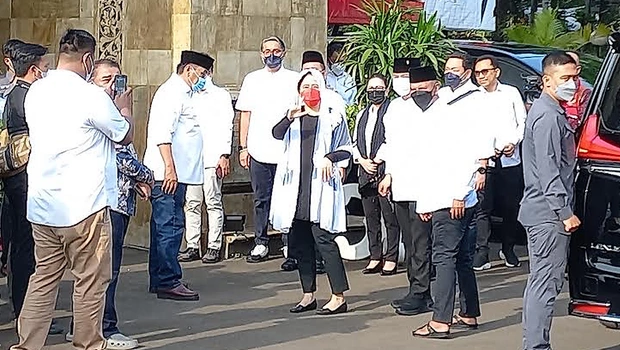 Ketua DPP PDI Perjuangan (PDIP) Puan Maharani tiba di Taman Makam Pahlawan (TMP) Kalibata, Jakarta, Minggu, 25 September 2022.