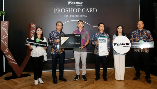 Presiden Direktur PT Daikin Airconditioning Indonesia Ching Khim Huat, saat peluncuran kartu Daikin Proshop Card di pameran The Colours of Indonesia.