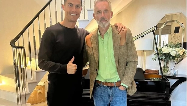 Cristiano Ronaldo bertemu selebritas internet yang juga psikolog klinis Jordan Peterson. 