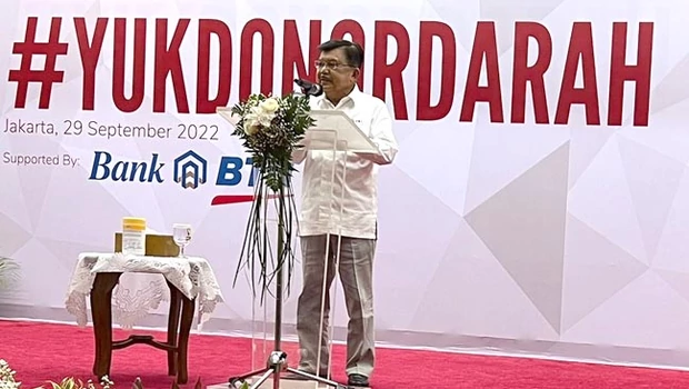 Ketua Umum PMI Jusuf Kalla memberikan sambutan pada acara donor darah para bankir dari bank-bank di Indonesia, bertajuk #YUKDONORDARAH, di Menara BTN Jakarta, Kamis (29/9/2022), .