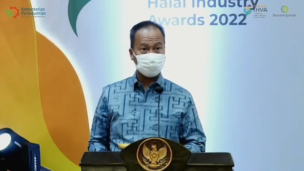  Menteri Perindustrian Agus Gumiwang Kartasasmita memberi sambutan di acara kick off Indonesia Halal Industry Awards 2022, 30 September 2022.
