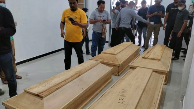 Jenazah empat korban meninggal dunia dalam peristiwa penyerangan KKB terhadap 14 pekerja jalan Trans Papua Barat rute Bintuni-Maybrat disemayamkan di kamar jenazah RS Bhayangkara, Polda Papua Barat, di Manokwari, Sabtu 1 Oktober 2022.