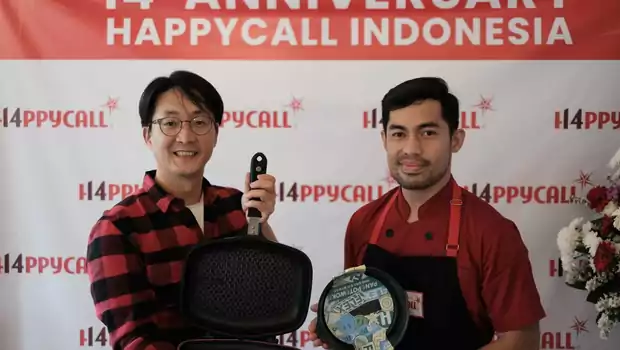 Direkur Marketing Happycall Indonesia, Roy Kim bersama Chef Firdaus.