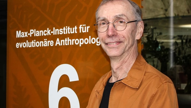 Ahli paleogenetika Swedia dan peraih Hadiah Nobel Kedokteran 2022 Svante Paabo berpose sebelum konferensi pers, di Institut Max Planck untuk Antropologi Evolusi di Leipzig, pada Senin 3 Oktober 2022. 