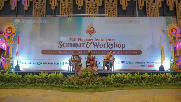 PT Bank Neo Commerce Tbk (BNC) bersinergi dengan Ikatan Apoteker Indonesia (IAI) dalam acara Bali Pharmacy Festival 2022, untuk memberikan edukasi literasi keuangan.
