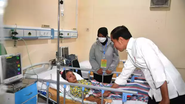 Presiden Joko Widodo (Jokowi) mengunjungi Rumah Sakit Umum Daerah (RSUD) dr Saiful Anwar, Kota Malang, Jawa Timur, Rabu, 5 Oktober 2022.