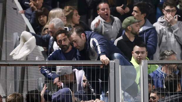 Bentrok Suporter dan Polisi di Liga Argentina Tewaskan Seorang Penonton