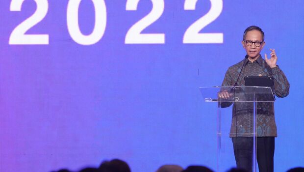 Ketua Otoritas Jasa Keuangan (OJK) Mahendra Siregar, memberikan sambutan khusus, saat Investor Daily Summit 2022, Jakarta,  Selasa, 11 Oktober 2022.