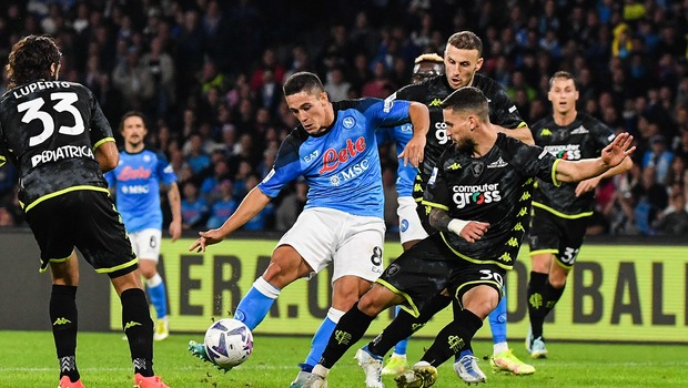 Liga Italia: Napoli Mantap di Puncak Klasemen, AC Milan Ditahan Imbang