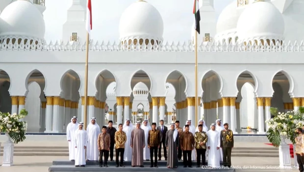 Masjid Raya Sheikh Zayed Solo diresmikan oleh Presiden Jokowi dan Presiden Uni Emirat Arab (UEA), Mohamed Bin Zayed, Senin, 14 November 2022 pagi.