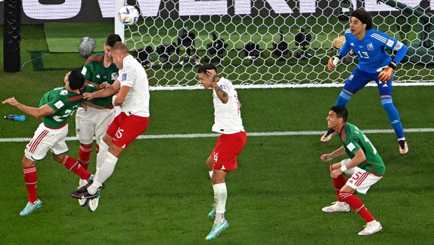 Penalti Lewandowski Gagal, Polandia vs Meksiko Berakhir Tanpa Gol