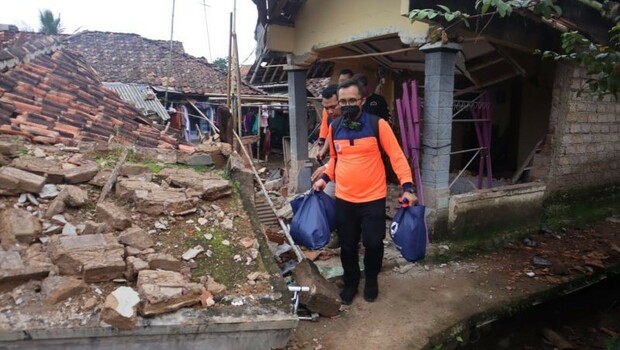 Layani Pengungsi Gempa Cianjur, PMI Kerahkan 17 Truk Air Minum