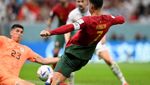 Bruno Fernandes Dua Gol, Portugal Lolos 16 Besar Piala Dunia 2022