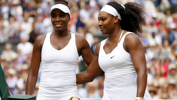 Pasangan ganda putri AS Serena dan Venus Williams.