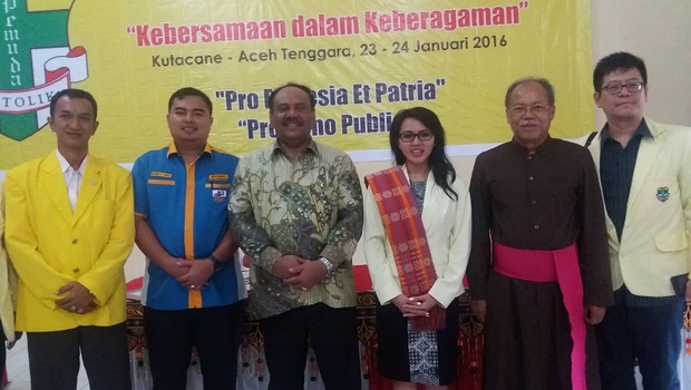 Wakil Bupati Aceh Tenggara, Ali Basrah (ketiga kiri) saat hadir dalam seminar Pemuda Katolik yang bertajuk 