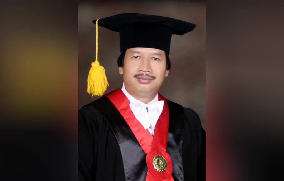 Prof. Dr. Jamal Wiwoho, S.H, M.Hum, Guru Besar Ilmu Hukum Fakultas Hukum Universitas Sebelas Maret Surakarta (UNS) yang juga Pembantu Rektor II.