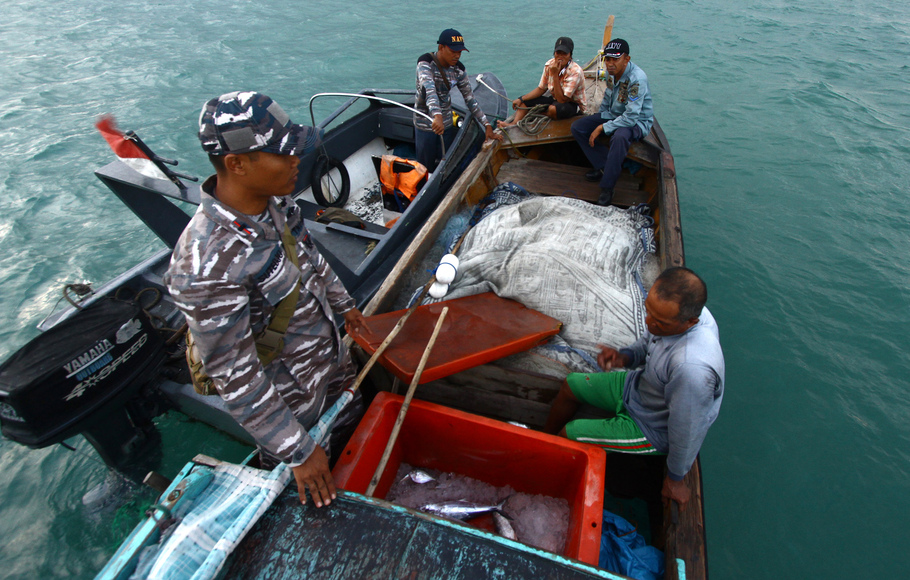 Akibat yang ditimbulkan jika nelayan menggunakan pukat harimau untuk menangkap ikan di laut adalah