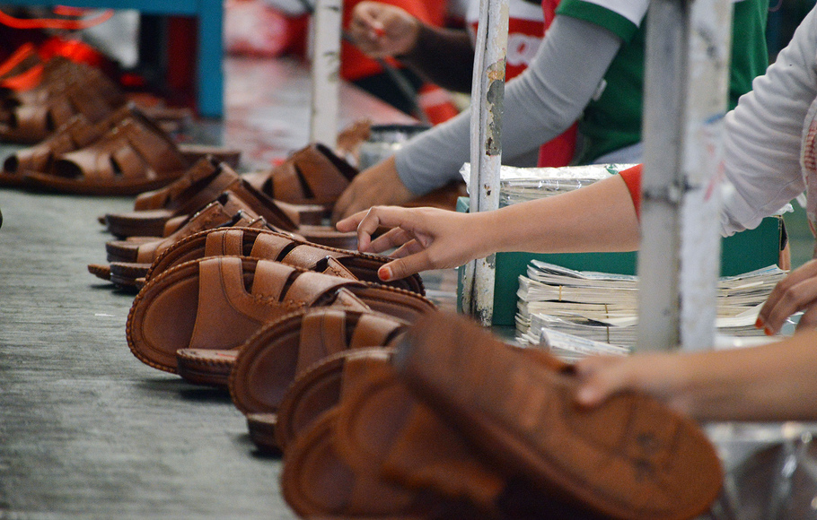 Image result for Bagaimana Proses Pembuatan Sepatu (Shoes Manufacture)