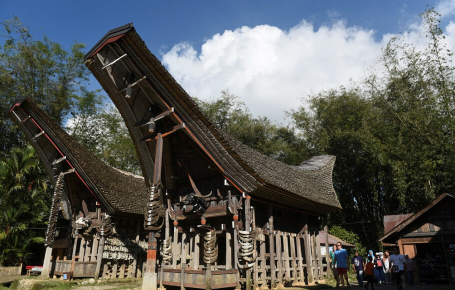 Wisatawan Padati Objek Wisata Primadona di Toraja
