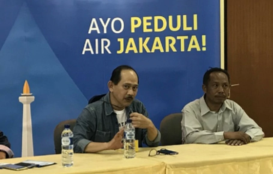 Direktur Utama PDAM Jaya, Erlan Hidayat (kiri).