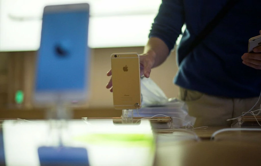 Dalam foto arsip tertanggal 19 September 2014 ini terlihat iPhone 6 dipajang di Apple Store. 