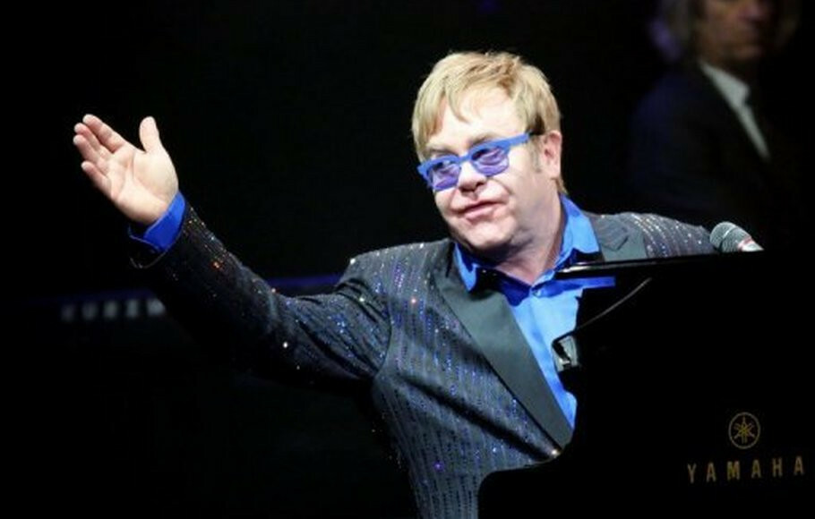Penyanyi Inggris, Elton John.