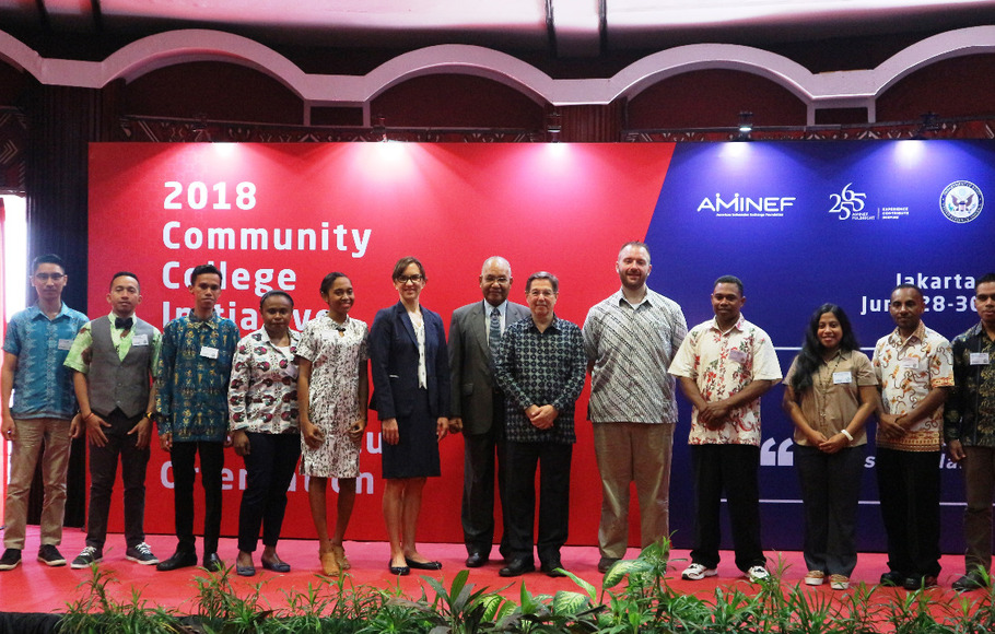 9 pemuda dan pemudi asal Papua dan Papua Barat siap diberangkatkan ke Amerika Serikat untuk mengikuti program Community College Initiative (CCI) 2018 yang diselenggarakan oleh American Indonesian Exchange Foundation (AMINEF). Program ini didukung penuh oleh PT Freeport Indonesia.