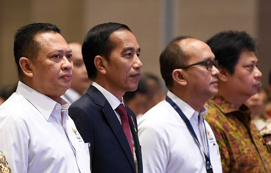 Pengamat: Ketum Golkar Harus Diisi Orang Kepercayaan Jokowi