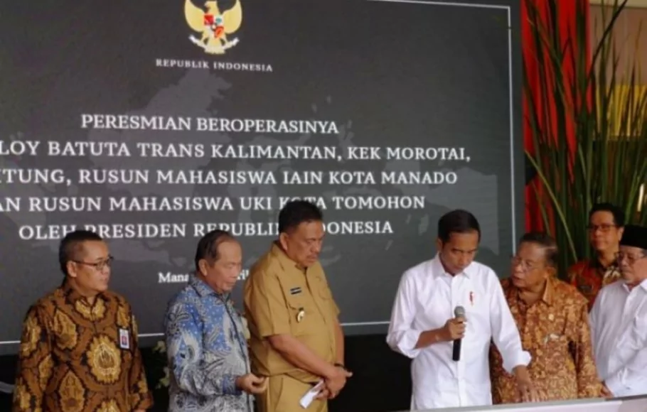 Presiden Jokowi meresmikan pengoperasian KEK Bitung, KEK Maloy, dan KEK Morotai di Bandara Sam Ratulangi Manado, Sulut, Senin (1/4/2019). 