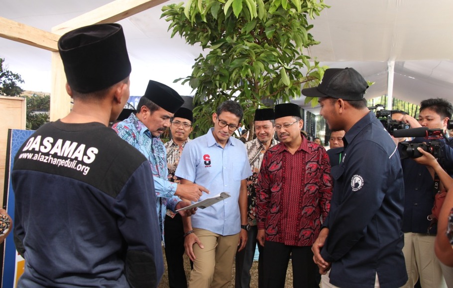 

Social Entrepreneur, Sandiaga Uno, hadir menginspirasi keluarga besar Al Azhar dalam acara Al Azhar Edutani Expo yang diselenggarakan Lembaga Amil Zakat (LAZ) Al Azhar di Lapangan Masjid Agung Al Azhar, Jakarta Selatan.