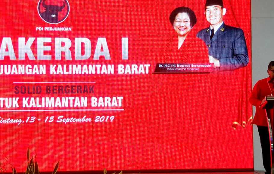 Sekjen DPP PDI Perjuangan Hasto Kristiyanto berbicara di hadapan ribuan pengurus PDIP Kalimantan Barat (Kalbar), Jumat, 13 September 2019.