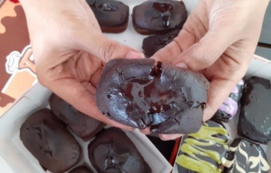 Brownies meleleh produksi Trians Brownies yang tengah viral di media sosial.