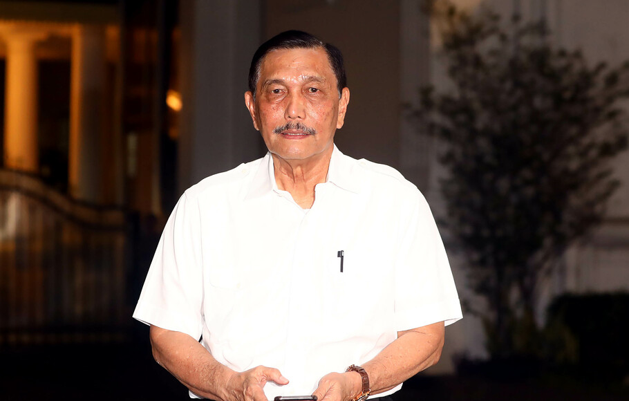 Menko Maritim Periode 2014 - 2019 ,Luhut Binsar Pandjaitan keluar dari Kompleks Istana Kepresidenan di Jakarta, Selasa 22 Oktober 2019. 