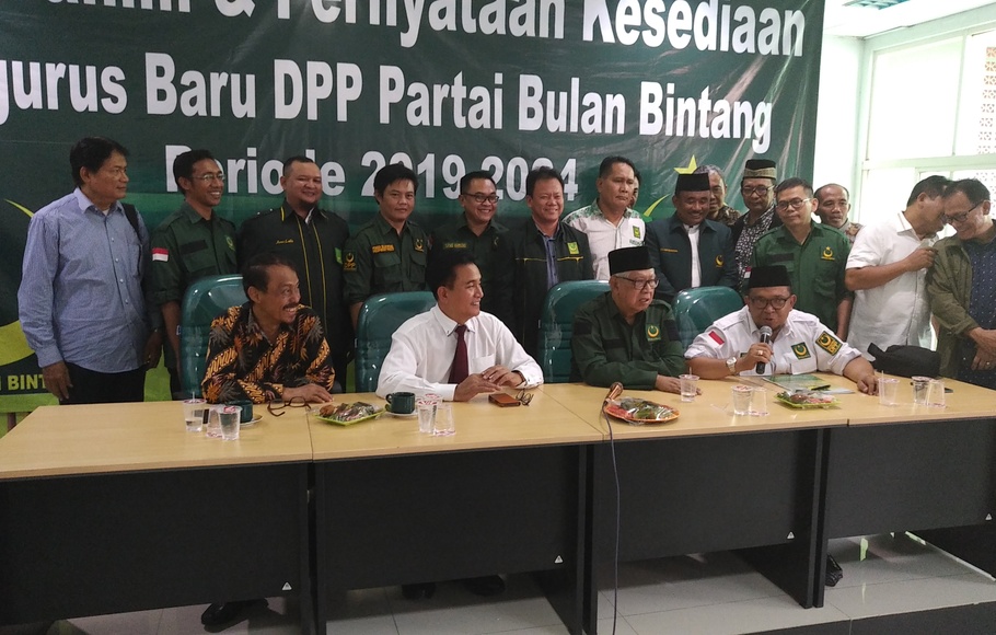 Ketua Umum Partai Bulan Bintang (PBB) Yusril Ihza Mahendra mengumumkan kepengurusan baru PBB di Kantor DPP PBB, Kalibata, Jakarta Selatan, Rabu, 30 Oktober 2019.