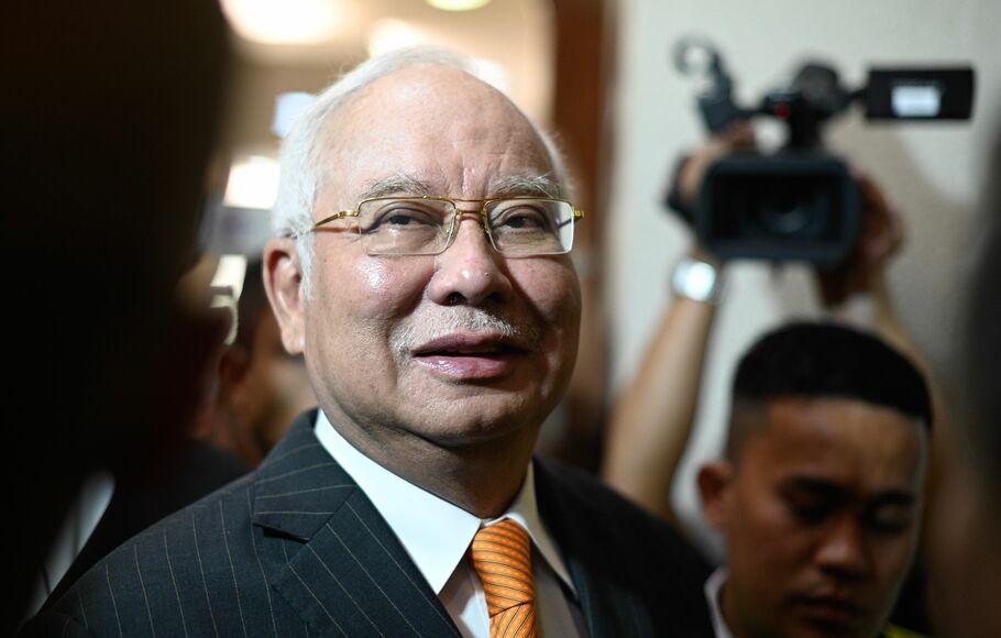 Mantan Perdana Menteri Malaysia, Najib Razak, tiba di Pengadilan Tinggi Kuala Lumpur, untuk menjalani persidangan terkait skandal 1MDB, Senin (11/11/2019).