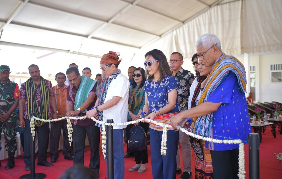 PT Astra International Tbk melalui Yayasan Pendidikan Astra – Michael D Ruslim (YPA-MDR) meresmikan tiga bangunan sekolah baru di Kuprang,Kamis(14/11/2019).