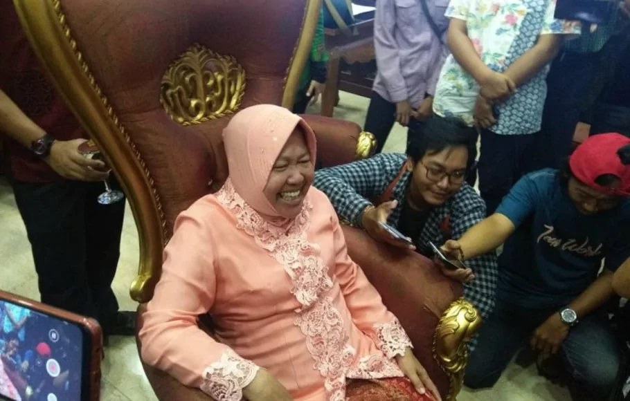 Wali Kota Surabaya Tri Rismaharini usai merayakan ulang tahunnya ke-58 bersama awak media di rumah dinas wali kota Surabaya, Rabu 20 November 2019.