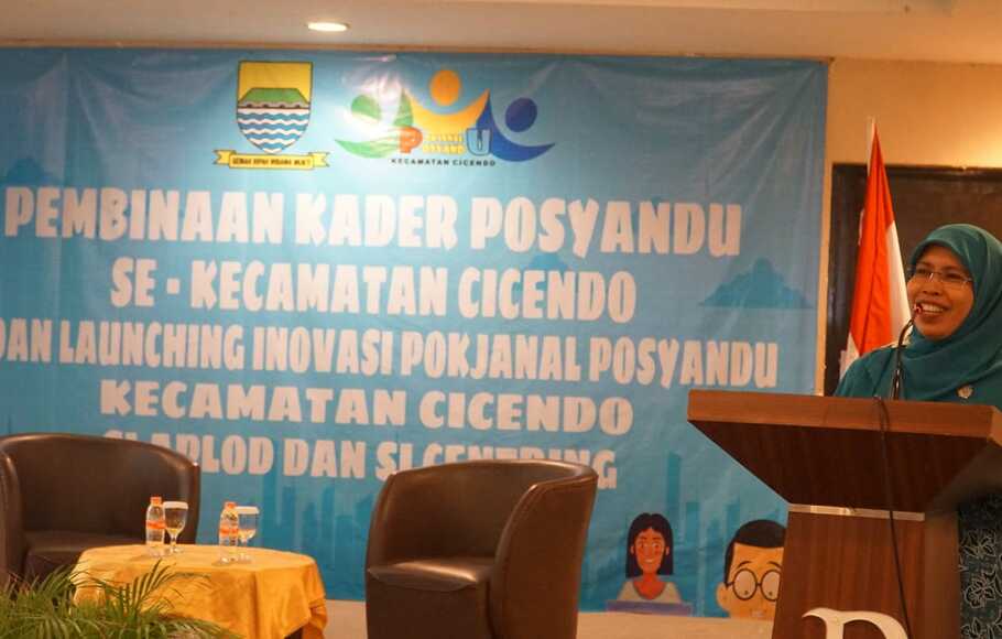 Siti Muntamah Oded selaku istri Walikota sekaligus Bunda Posyandu Kota Bandung mengapresiasi diluncurkannya Si Aplod dan Si Centring di Grand Pacific Hotel, Jumat, 29 November 2019.