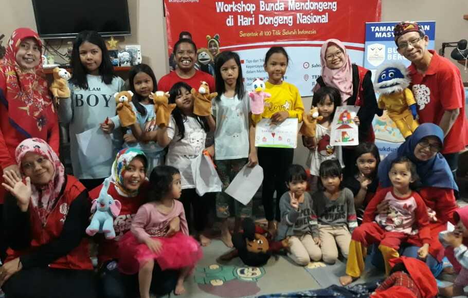 Peresmian gerai baca yang diberi nama Taman bacaan Masyarakat (TBM) Bukdur Bercerita dilakukan di Jalan Bukit Duri Tankan III/8, Tebet, Jakarta Selatan, Sabtu, 30 November 2019. 
  