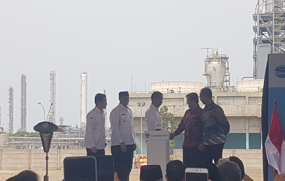 Presiden Joko Widodo (Jokowi) meresmikan pabrik baru polyethylene (PE) PT Chandra Asri Petrochemical Tbk (TPIA) senilai US$ 380 juta di Cilegon Banten Jumat (6/12/2019).